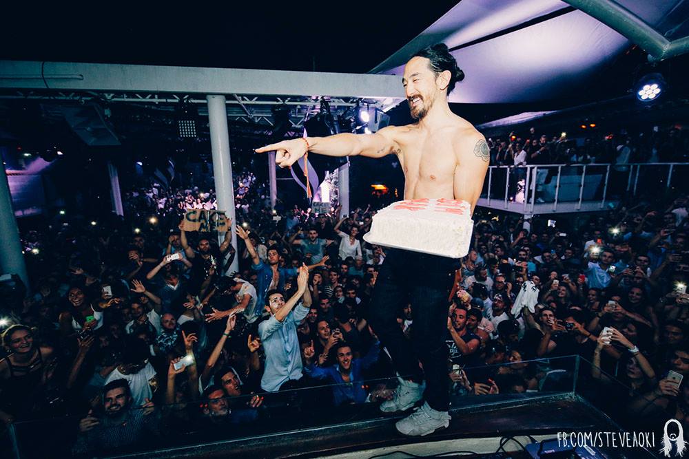 Steve Aoki cake2