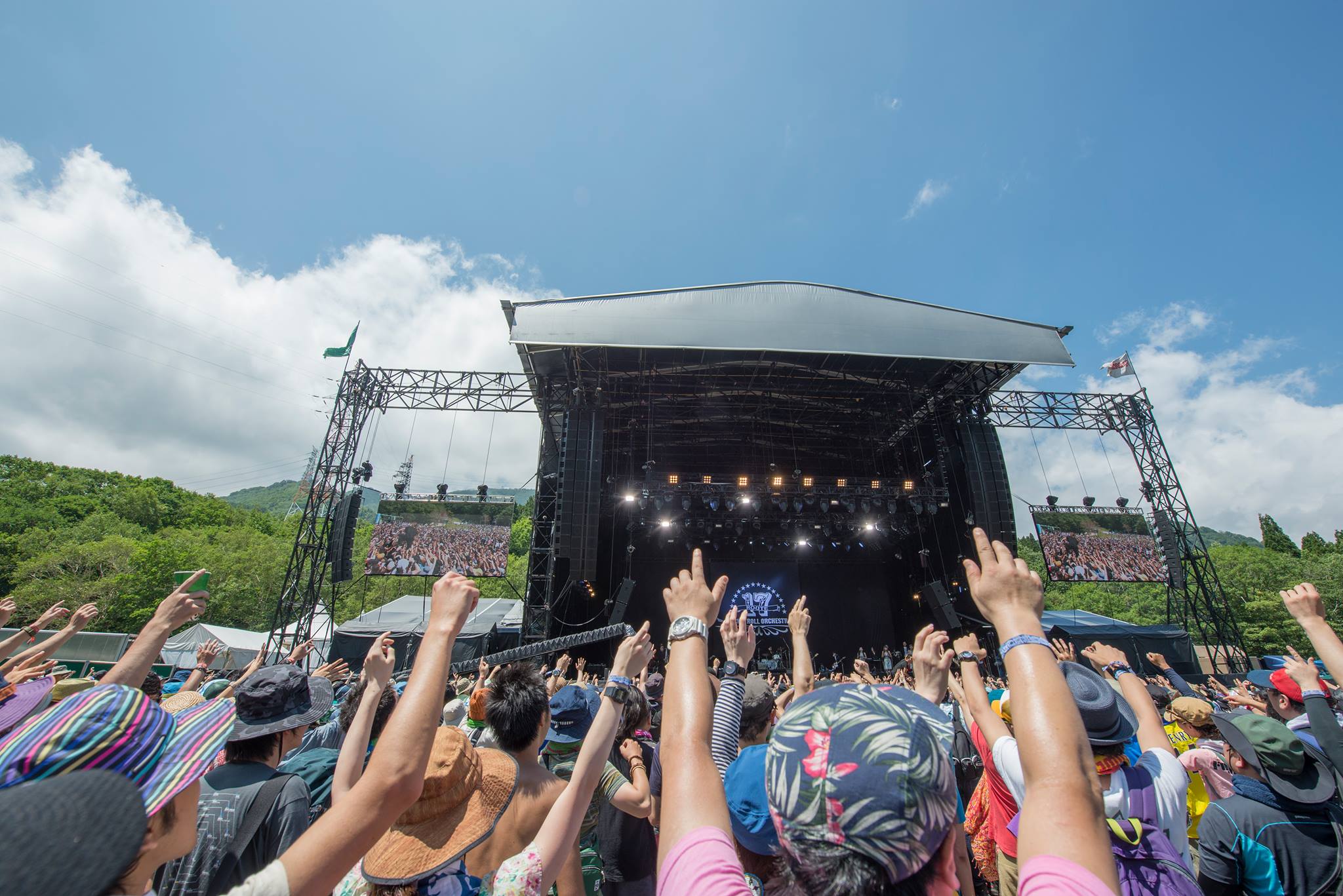 Июль фестивали 2024. Fuji Rock Festival 2015. Алтай музыкальный фестиваль. Fuji Rock Festival 1997. Рок фестиваль фото со сцены.